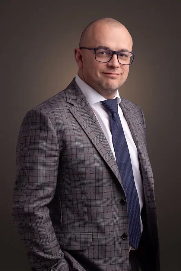 dr Piotr Wiśniewski